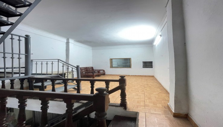 Cho thuê nhà riêng làm VP, ở 4 người Phố Minh Khai 2.5 tầng x 35m2, 2 ngủ, 2 vệ sinh, 8.5 Triệu